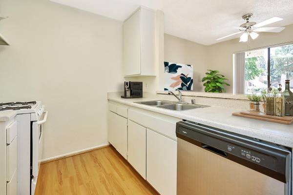 $3,100 / 3br - 1113ft2 - 3bd 2ba, Picnic Areas, Santa Clarita CA (Santa Clarita-Newhall)63774549568513123