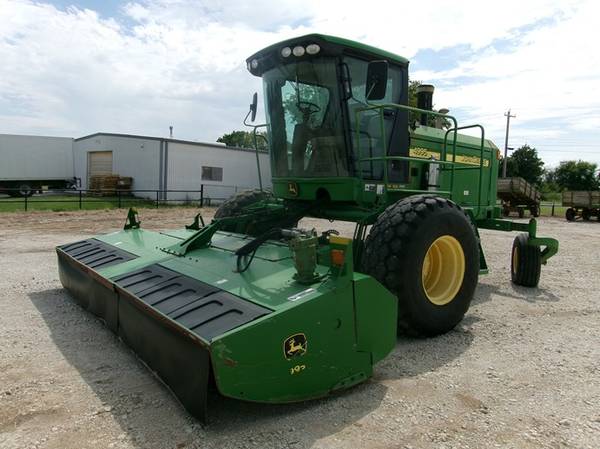 John Deere 4995 Self Propelled Mower/Conditioner/ Windrower 1