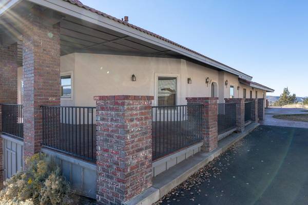 $795,000 / 6br - 5338ft2 - $795,000 Vendedor motivado 2 casas bajo un mismo techo en 6.67 acres (Prineville)63624859761281122