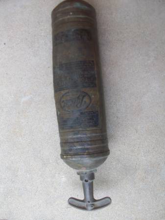 1940s PYRENE PORTABLE FIRE EXTINGUISHER 1