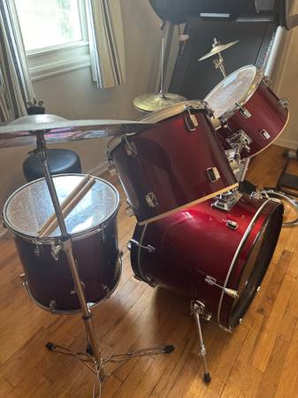 22” Drum Kit 5 pc with extras STRASBURG 80136 1