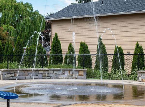 $1,645 / 2br - EV Charging Stations, Pets OK + $1000 MOVE & 1 FREE MONTH - 2 Bed (Vancouver)63914740240002124