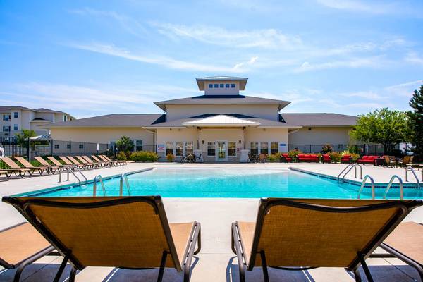 $950 / 2br - 1012ft2 - Enjoy a New Home with its own POOL!!!! (Junction City)63978412671106120