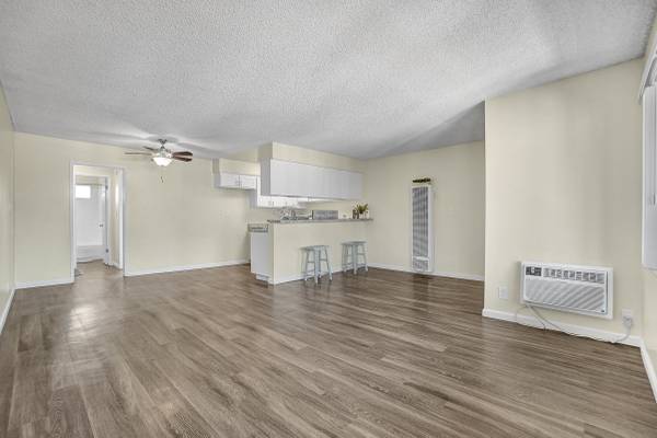 $2,030 / 1br - 700ft2 - Window Coverings, Formica Granite Countertops, Jacuzzi (13811 Shoemaker Ave, Norwalk, CA)64035739693825123