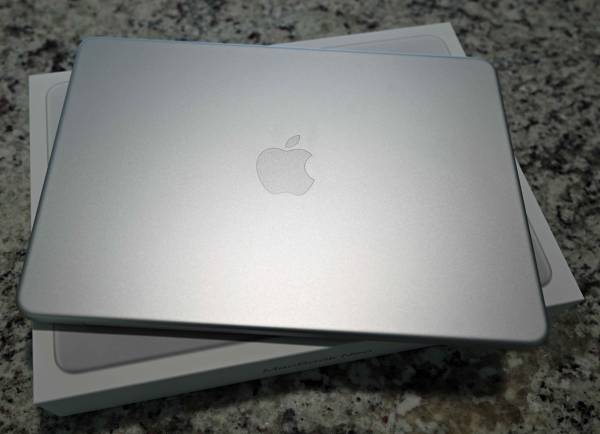 Apple MacBook NEO 8GB 512GB Silver - NEW Opened Box - Apple
