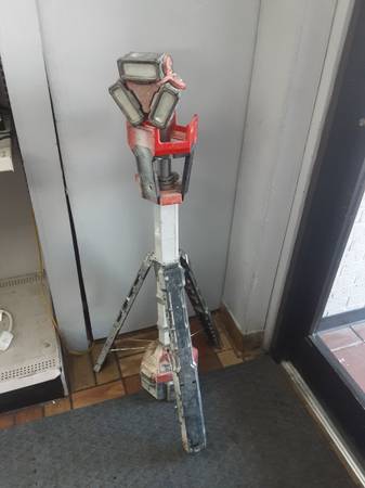 Milwaukee M18 Cordless work light 194668-1 1