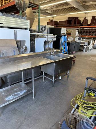 110" 2 Compartment Sink w/ 24"L x 20" W Bowl, 20" Deep 1