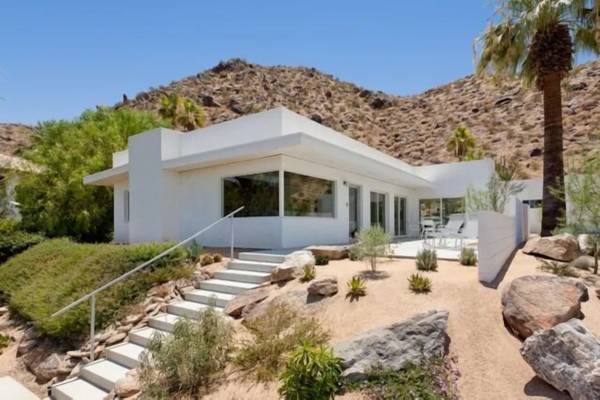 Modern Hillside Retreat++Private++Great Views++Wind-Protected ++Paradise! 1