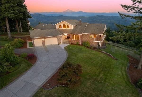 $2,200,000 / 7br - 7894ft2 - Camas Autumn Hills Estate: 5 Acres, River Views, 7 Beds (Camas)64297998167939120