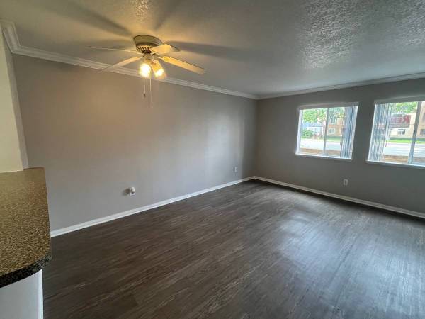 $1,100 / 1br - 1 Bedroom / 1 Bath / Security Entrance Gate (Downtown)63878583652865123