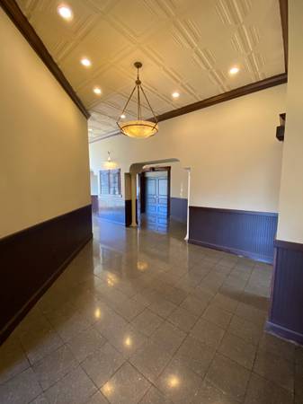 $450 / 200ft2 - Single Office Rental (Downtown Greensboro)64027442296579124