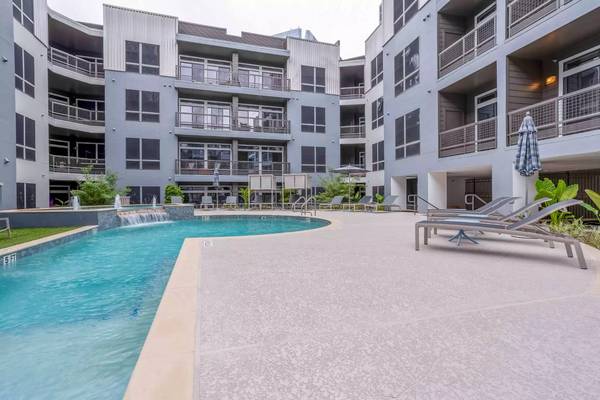 $1,615 / 1br - 899ft2 - Enjoy all the modern conveniences, including washer/dryer (Houston - Uptown)63906681385347122