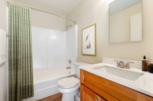 $1,685 / 2br - 745ft2 - JUSTO A LA VUELTA DE LA ESQUINA, CERCA DE TODOS LOS LUGARES A LOS QUE QUIERES IR (Tacoma)63688586935427122