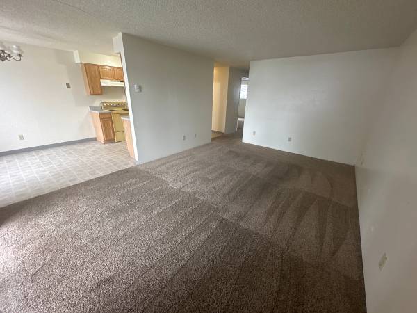 $1,395 / 2br - 954ft2 - Apartamento en SE cerca de Fred Meyer y línea de autobús, servicios W/S/G pagados. ¡Lavandería!63839290193155122