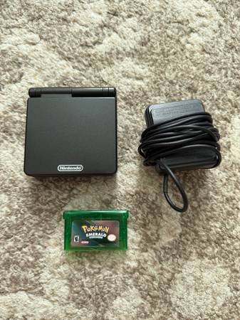 Nintendo gameboy advance sp black with pokemon emerald 1