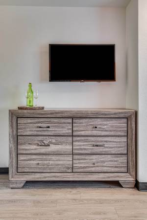 Free Parking, Flat Screen TVs 1