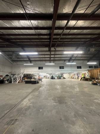 $10,000 / 11000ft2 - AMAZING CHEAP GIANT WAREHOUSE SPACE 11,000 SQ FT (PALM SPRINGS)63736290669571122