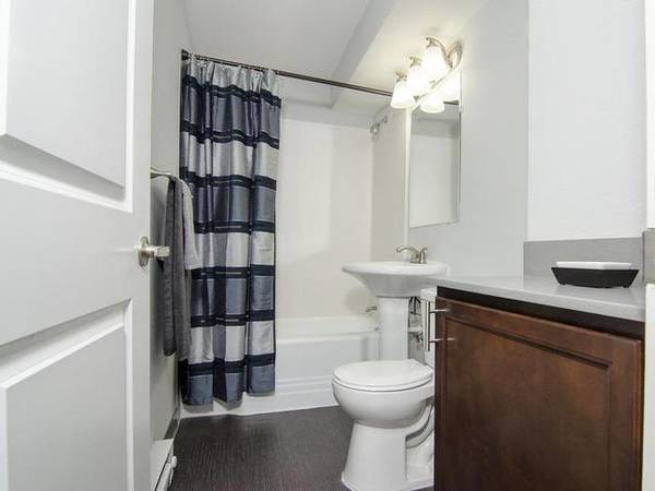 $1,450 / 1br - 525ft2 - Celebrate the Savings of Affordable Rent! (West Seattle)63850637535105121
