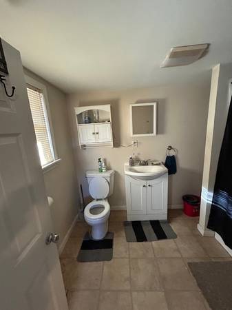 $1,250 / 2br - 1st Floor Apartment - Available Nov. 1st (Turners Falls)64017047930369123
