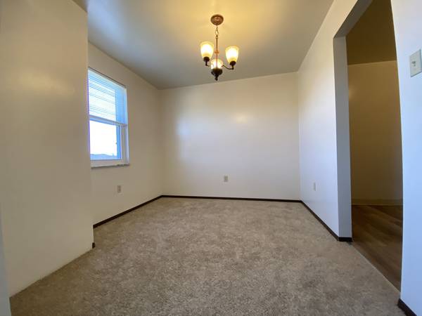 $1,095 / 2br - Charming 2BR at The Bellwood Manor! Central A/C & MORE! - Call Today!! (Bellevue / West View / Avalon / Ross Township)64013364045443122