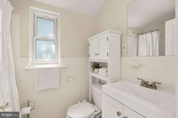 $1,250 / 1 habitación - Habitación grande en Takoma Park, servicios incluidos63511610344579123
