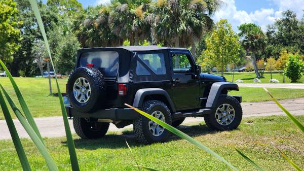 2010 Jeep Wrangler JK Islander Edition - $8,995 (St Petersburg)63443482583171124