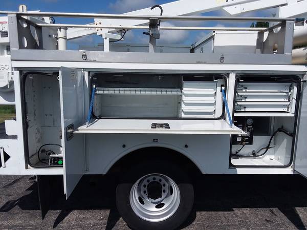 2015 Ford F450 36' - Photo 10
