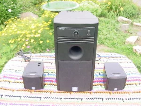 YAMAHA MULTIMEDIA COMPUTER SUBWOOFER 2 SATELLITE SPEAKER SYSTEM 1