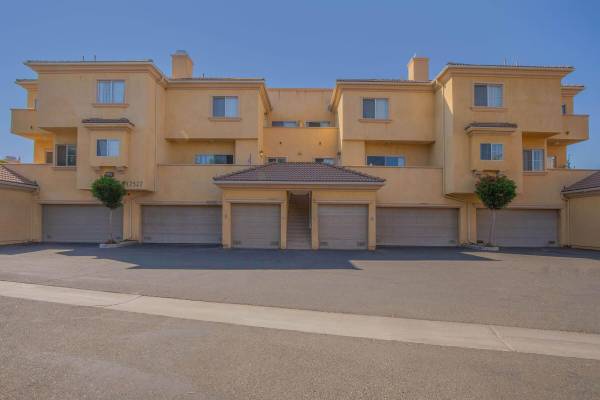 $2,489 / 2br - 1056ft2 - 9-12ft Ceilings, Microwave (17621 W. Pauline Ct., Canyon Country, CA)63912984233475120