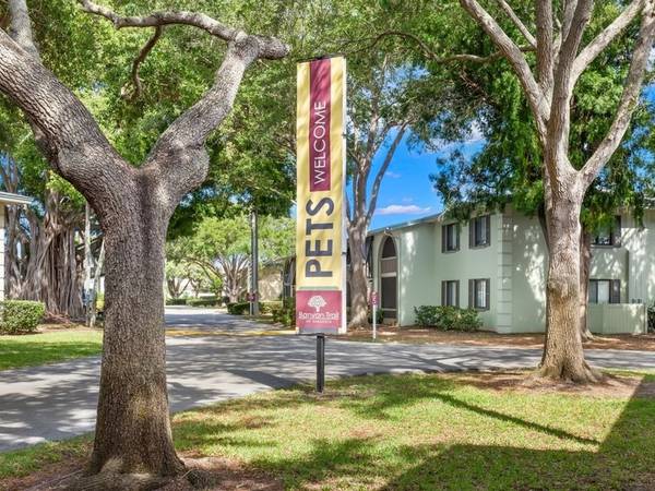 $1,399 / 1br - 675ft2 - Laundry Care Center, On-Site Maintenance, Dedicated Staff! (4055 MacEachen Blvd, Sarasota, FL)63791129317379124
