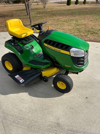 John Deere Riding Mower 1