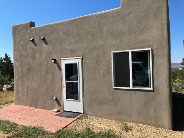 $960 / 400ft2 - 960/ mes con 12 hrs/ mes de trueque de trabajo (Taos)63659815658371120