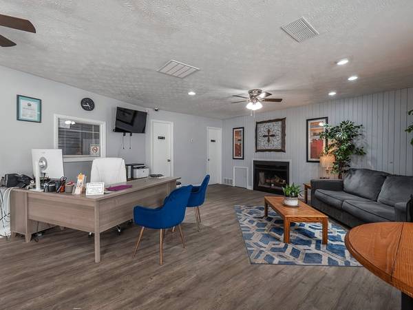 On-Site Management, 2BD 1BA 1