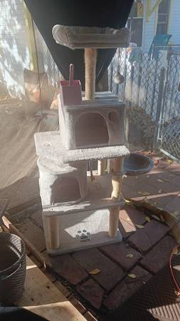 Cat tower 1