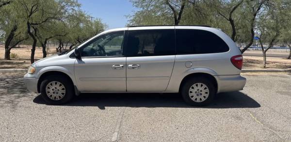 2006 Chrysler van 1