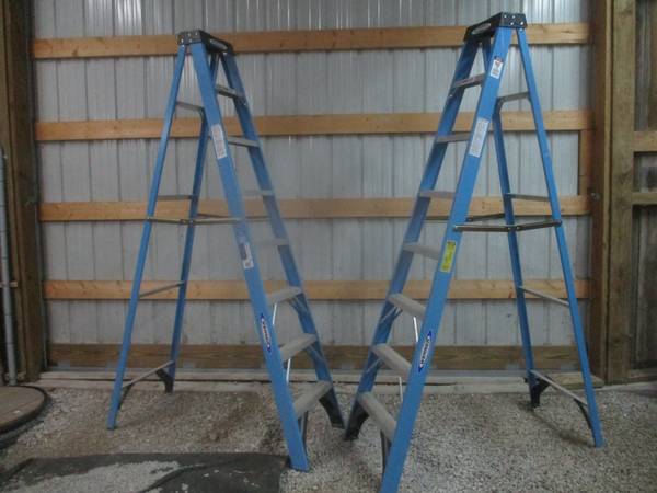 8 ft step ladder, Werner, fiberglass (non-conductive), 250 Lb like new 1