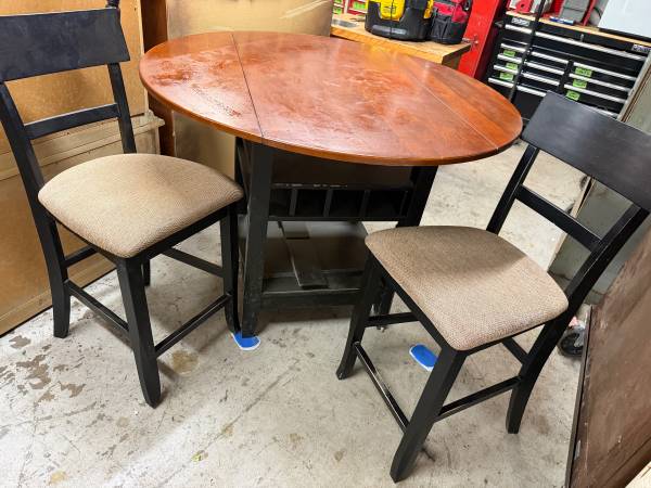 Pub Top Kitchen Table with 2 Stools 1