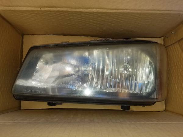 2003-2007 Avalanche Suburban Silverado Right and Left Headlights Used 1