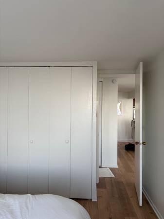 $2,800 / 1br - 800ft2 - Large corner unit 1-bedroom with sweeping lake views (Old Town)63959876932482123
