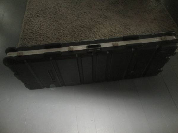 SKB piano case  88 key 1