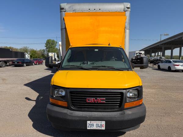 2017 GMC SAVANA 3500 - Photo 2