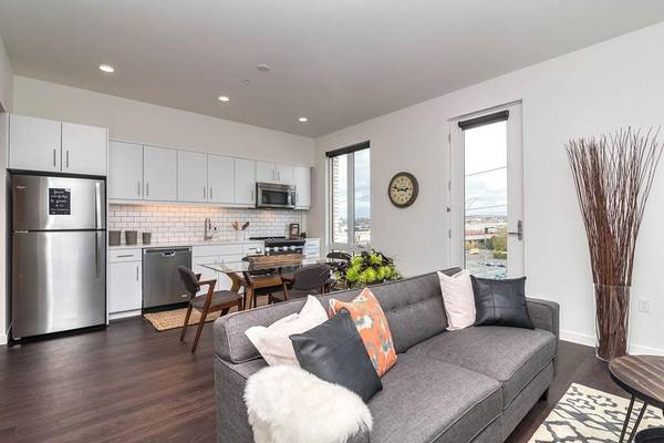 $1,785 / 1br - 675ft2 - Air Conditioning, Elevated courtyard with private patio (In the heart of Slabtown)63999454801027124