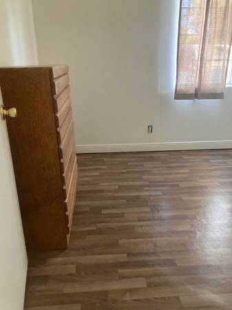 $800 / 4br - 144ft2 - Habitación en alquiler (Thousand Oaks)63668287297027123