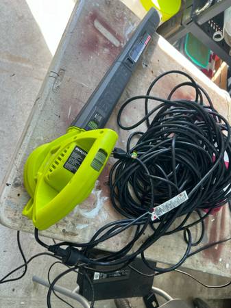 Electric yard blower with 100’ heavy duty cord 1