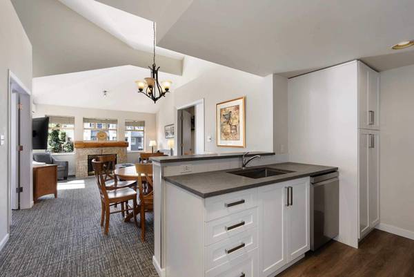 $2,500 / 2br - Christmas Week in Whistler Village - Dec 19-26 (Whistler)64208413555201121