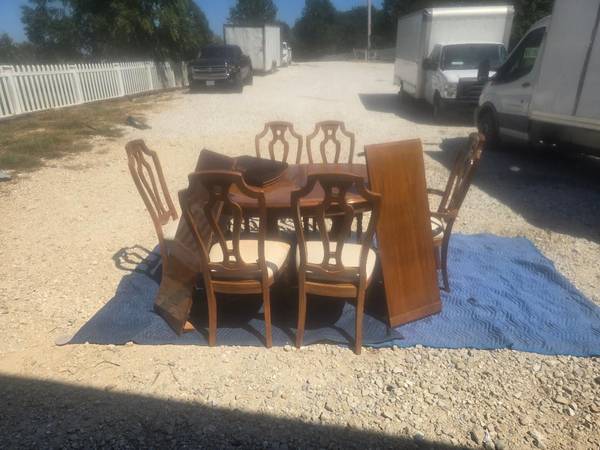 Traditional Dining Table with 6 Chairs, 2 Leaves – $0 Delivery