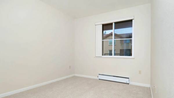 $3,385 / 2br - 1126ft2 - LARGE 2BR 2BA STEPS TO BART, CLOSE TO SHOPPING & FREEWAYS (daly city)63880135816577122
