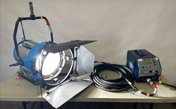 ARRISUN 40/25 HMI Daylight Par Light with ARRI-Pinned Elec. Ballast 1
