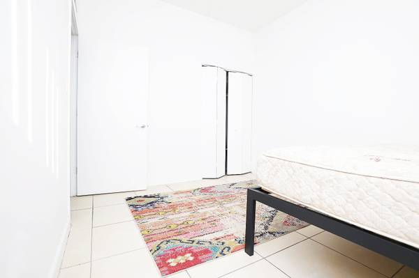 875 $ / 2 habs - 965 pies² - Habitación privada en alquiler en East Miami (Miami)63379685850113123