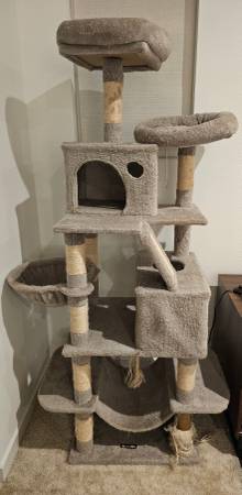 Cat Scratching post - free 1